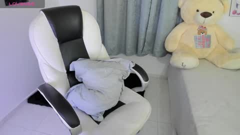 Snapshot of shy_angel4 chatting on 12/28/24, 03:58 Nahomy online show from 12/28/24, 03:58