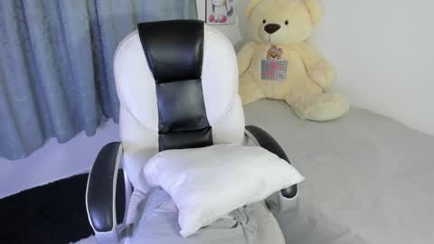 Snapshot of shy_angel4 chatting on 03/11/25, 04:54 Nahomy online show from 03/11/25, 04:54