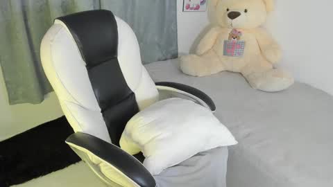 Snapshot of shy_angel4 chatting on 03/12/25, 05:24 Nahomy online show from 03/12/25, 05:24