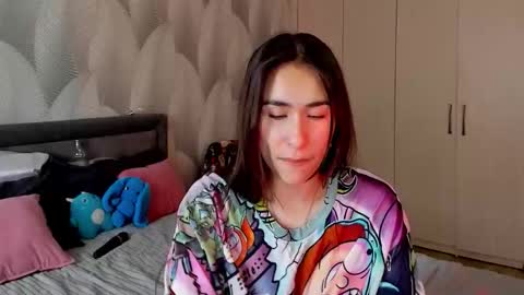 Snapshot of shy_bambiii chatting on 11/14/25, 03:27 Mika online show from 11/14/25, 03:27