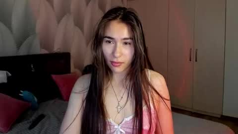 Snapshot of shy_bambiii chatting on 12/03/25, 03:25 Mika online show from 12/03/25, 03:25