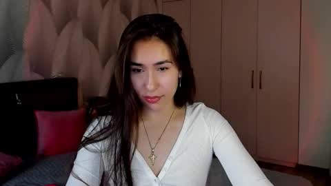 Snapshot of shy_bambiii chatting on 12/21/25, 03:24 Mika online show from 12/21/25, 03:24