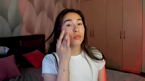 Snapshot of shy_bambiii chatting on 12/22/25, 03:36 Mika online show from 12/22/25, 03:36