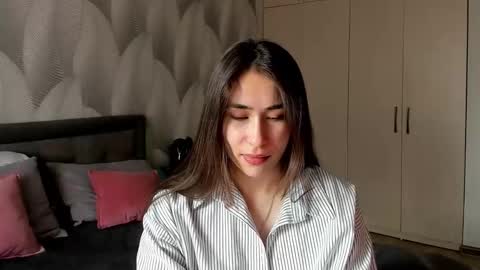 Snapshot of shy_bambiii chatting on 02/27/26, 04:01 Mika online show from 02/27/26, 04:01