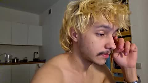 Snapshot of shy_boy17 chatting on 01/06/26, 05:05 your shy boy online show from 01/06/26, 05:05