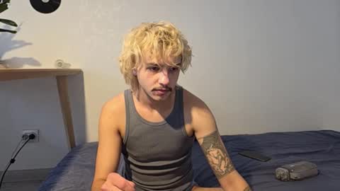 Snapshot of shy_boy17 chatting on 02/09/26, 12:09 your shy boy online show from 02/09/26, 12:09