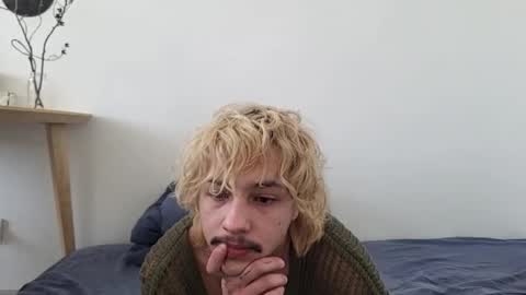 Snapshot of shy_boy17 chatting on 02/12/26, 10:10 your shy boy online show from 02/12/26, 10:10