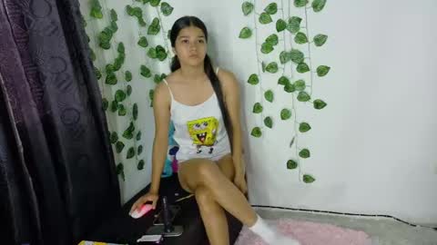 Snapshot of shy_brunnette chatting on 06/05/26, 01:28 Canela online show from 06/05/26, 01:28
