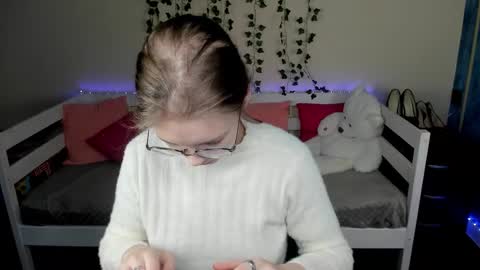 Snapshot of shy_elina01 chatting on 10/22/25, 10:26 shy_elina01 online show from 10/22/25, 10:26