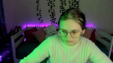 Snapshot of shy_elina01 chatting on 10/25/25, 10:12 shy_elina01 online show from 10/25/25, 10:12