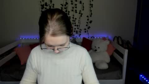 shy_elina01 online show from 11/03/25, 10:49