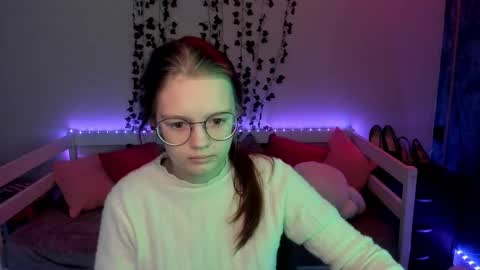 shy_elina01 online show from 11/04/25, 10:25