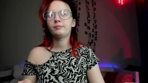 shy_elina01 online show from 01/11/26, 09:25