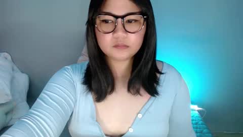 Snapshot of shy_girl09 chatting on 10/22/25, 11:32 shy_girl09 online show from 10/22/25, 11:32