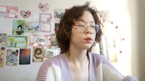 Snapshot of shy_kiss_twinkle_bloop chatting on 09/09/25, 01:21 Milena online show from 09/09/25, 01:21