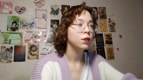 Snapshot of shy_kiss_twinkle_bloop chatting on 09/11/25, 03:12 Milena online show from 09/11/25, 03:12