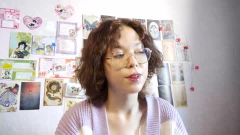 Snapshot of shy_kiss_twinkle_bloop chatting on 09/12/25, 11:10 Milena online show from 09/12/25, 11:10