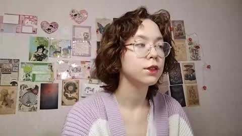 Snapshot of shy_kiss_twinkle_bloop chatting on 09/16/25, 01:45 Milena online show from 09/16/25, 01:45