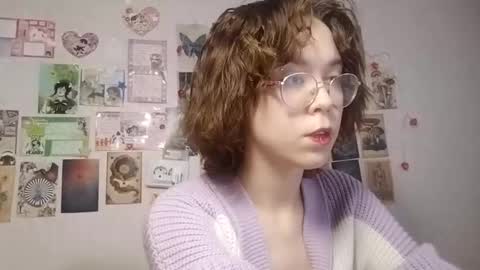 Snapshot of shy_kiss_twinkle_bloop chatting on 09/22/25, 01:02 Milena online show from 09/22/25, 01:02