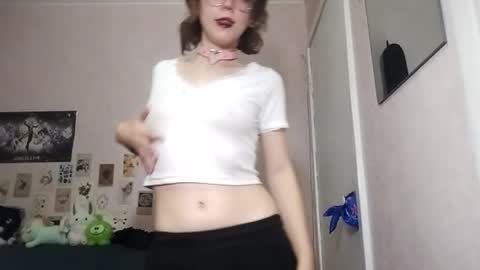 Snapshot of shy_kiss_twinkle_bloop chatting on 09/25/25, 08:12 Milena online show from 09/25/25, 08:12