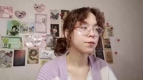 Snapshot of shy_kiss_twinkle_bloop chatting on 09/29/25, 01:16 Milena online show from 09/29/25, 01:16