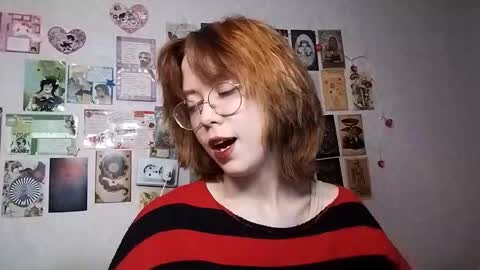 Snapshot of shy_kiss_twinkle_bloop chatting on 10/10/25, 01:43 Milena online show from 10/10/25, 01:43