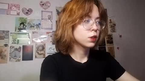 Snapshot of shy_kiss_twinkle_bloop chatting on 10/13/25, 01:00 Milena online show from 10/13/25, 01:00