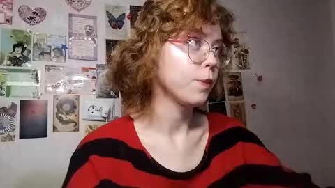 Snapshot of shy_kiss_twinkle_bloop chatting on 10/17/25, 01:14 Milena online show from 10/17/25, 01:14