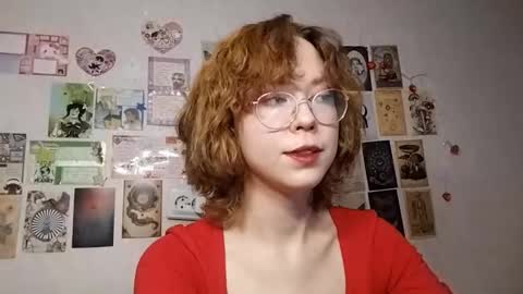 Snapshot of shy_kiss_twinkle_bloop chatting on 10/20/25, 01:11 Milena online show from 10/20/25, 01:11