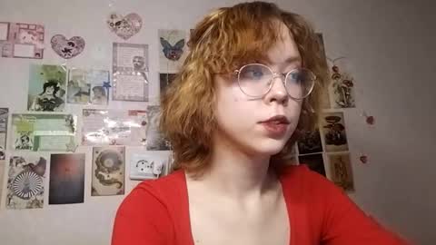 Snapshot of shy_kiss_twinkle_bloop chatting on 10/22/25, 01:11 Milena online show from 10/22/25, 01:11