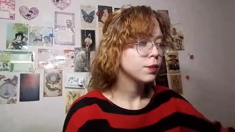 Snapshot of shy_kiss_twinkle_bloop chatting on 10/23/25, 01:32 Milena online show from 10/23/25, 01:32