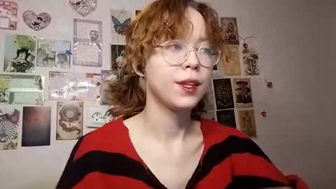 Snapshot of shy_kiss_twinkle_bloop chatting on 10/24/25, 01:07 Milena online show from 10/24/25, 01:07