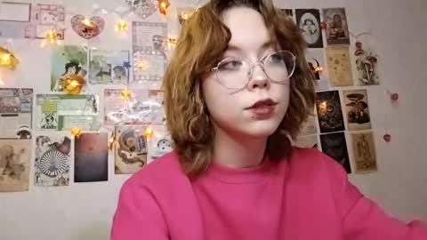 Snapshot of shy_kiss_twinkle_bloop chatting on 10/29/25, 02:19 Milena online show from 10/29/25, 02:19