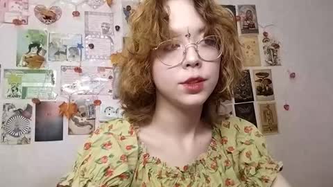 Snapshot of shy_kiss_twinkle_bloop chatting on 11/05/25, 01:00 Milena online show from 11/05/25, 01:00