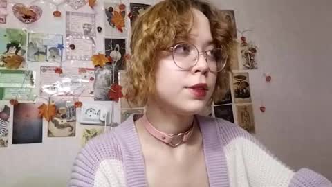 Snapshot of shy_kiss_twinkle_bloop chatting on 11/06/25, 02:07 Milena online show from 11/06/25, 02:07