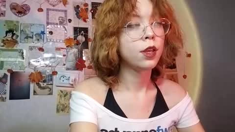 Snapshot of shy_kiss_twinkle_bloop chatting on 11/10/25, 01:10 Milena online show from 11/10/25, 01:10