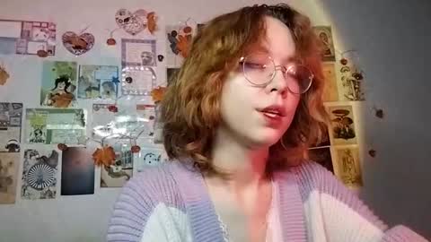 Snapshot of shy_kiss_twinkle_bloop chatting on 11/11/25, 01:44 Milena online show from 11/11/25, 01:44