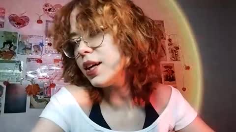 Snapshot of shy_kiss_twinkle_bloop chatting on 11/12/25, 01:11 Milena online show from 11/12/25, 01:11