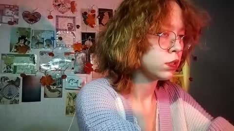 Snapshot of shy_kiss_twinkle_bloop chatting on 11/13/25, 04:06 Milena online show from 11/13/25, 04:06