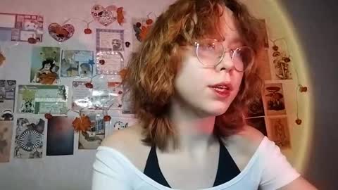 Snapshot of shy_kiss_twinkle_bloop chatting on 11/14/25, 01:32 Milena online show from 11/14/25, 01:32