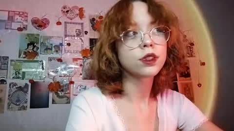 Snapshot of shy_kiss_twinkle_bloop chatting on 11/17/25, 01:17 Milena online show from 11/17/25, 01:17