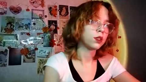 Snapshot of shy_kiss_twinkle_bloop chatting on 11/18/25, 01:48 Milena online show from 11/18/25, 01:48