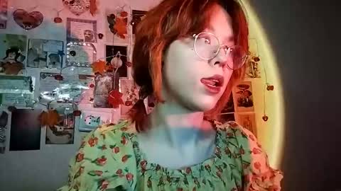 Snapshot of shy_kiss_twinkle_bloop chatting on 11/24/25, 02:39 Milena online show from 11/24/25, 02:39