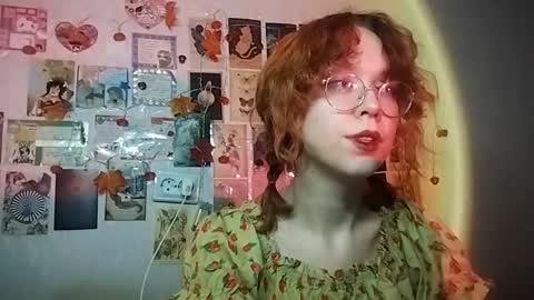 Snapshot of shy_kiss_twinkle_bloop chatting on 12/04/25, 01:09 Milena online show from 12/04/25, 01:09