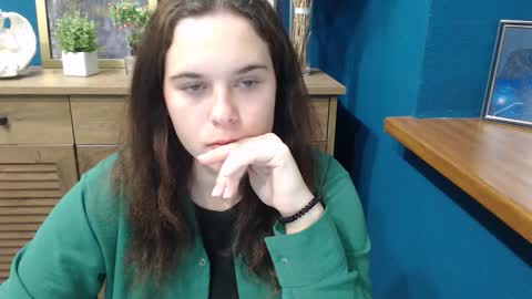 Snapshot of shy_lil chatting on 09/19/25, 11:22 shy_lil online show from 09/19/25, 11:22