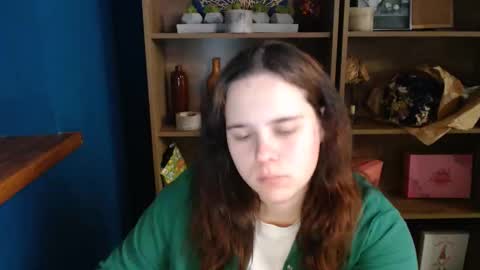 Snapshot of shy_lil chatting on 10/22/25, 01:44 shy_lil online show from 10/22/25, 01:44