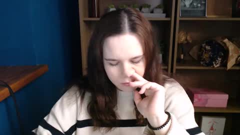 Snapshot of shy_lil chatting on 12/17/25, 01:17 shy_lil online show from 12/17/25, 01:17