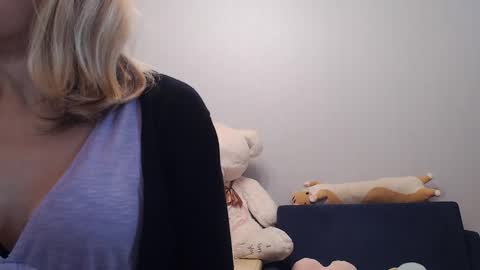 Snapshot of shy_moony chatting on 09/18/25, 04:53 just Alex online show from 09/18/25, 04:53
