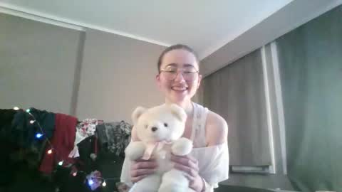 Snapshot of shy_night_bat chatting on 03/29/26, 12:43 Shy Night Bat online show from 03/29/26, 12:43