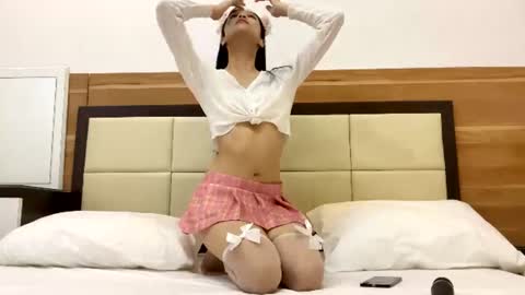 Snapshot of shy_pink_doll chatting on 06/19/26, 11:30 shy_pink_doll online show from 06/19/26, 11:30